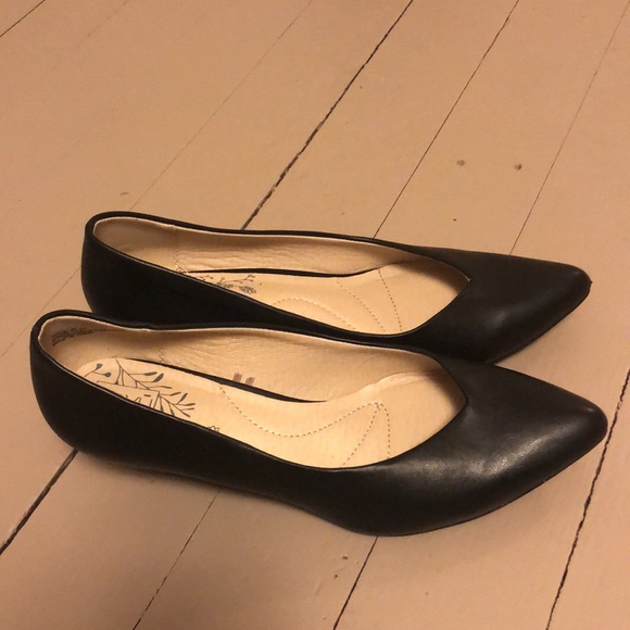 Royu Wylie Slip On Leather Pointed Toe Kitten Heel Memory Foam Pumps - Picture 2 of 9